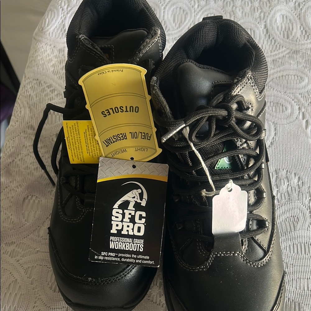 Black Men's Work Boots - Slip & Oil Resistant